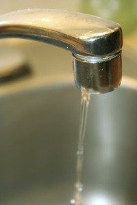 Cum pot fi îmbunătățite serviciile de apă și canalizare