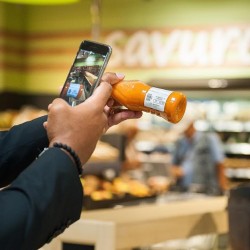Românii își vor putea  face cumpărăturile rapid în magazine, folosind telefonul mobil