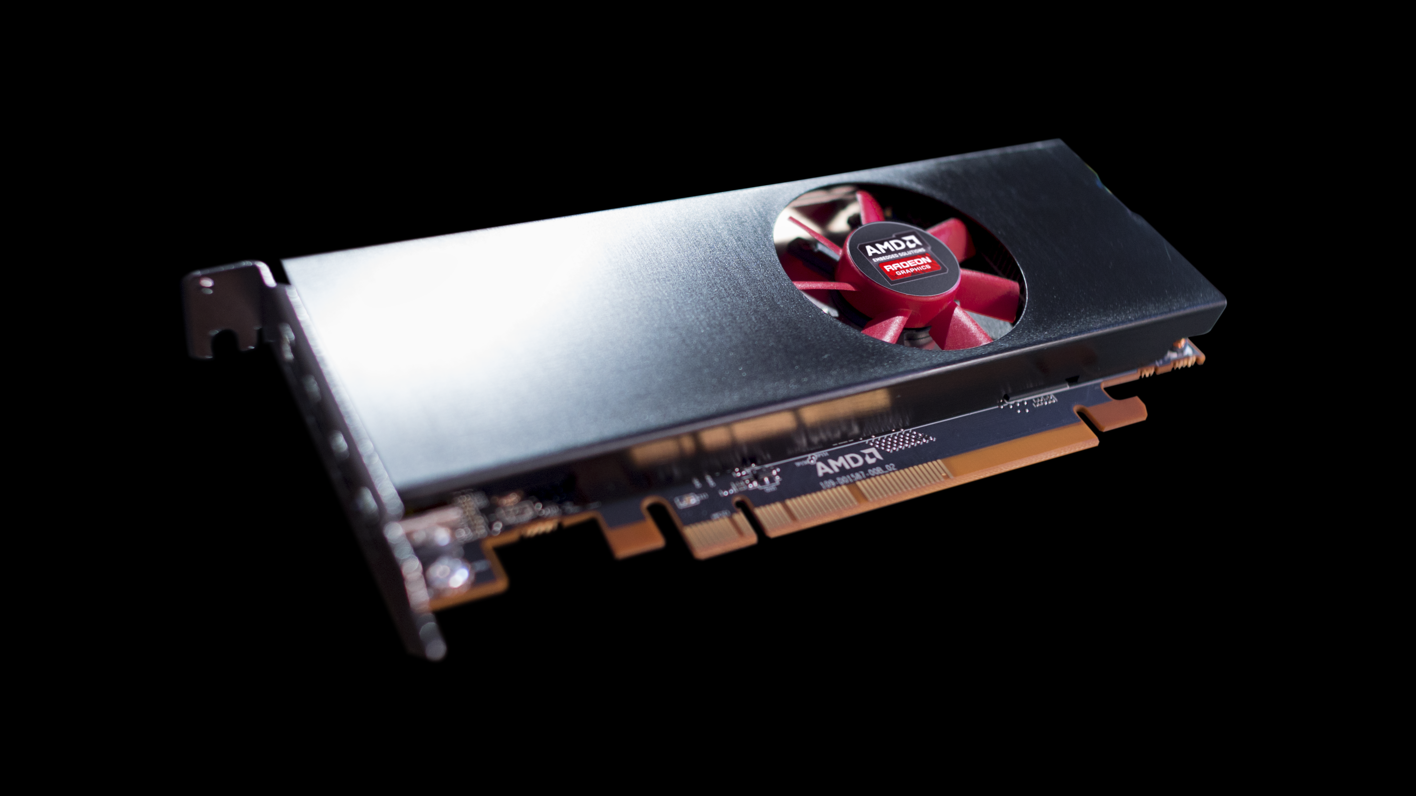 AMD trece la următorul nivel pentru aplicațiile integrate  cu noile plăci grafice Radeon Embedded