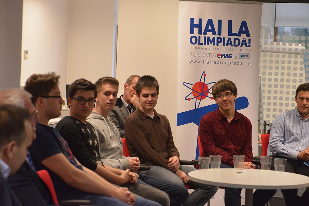Clienții eMAG au donat pentru elevii olimpici ai României