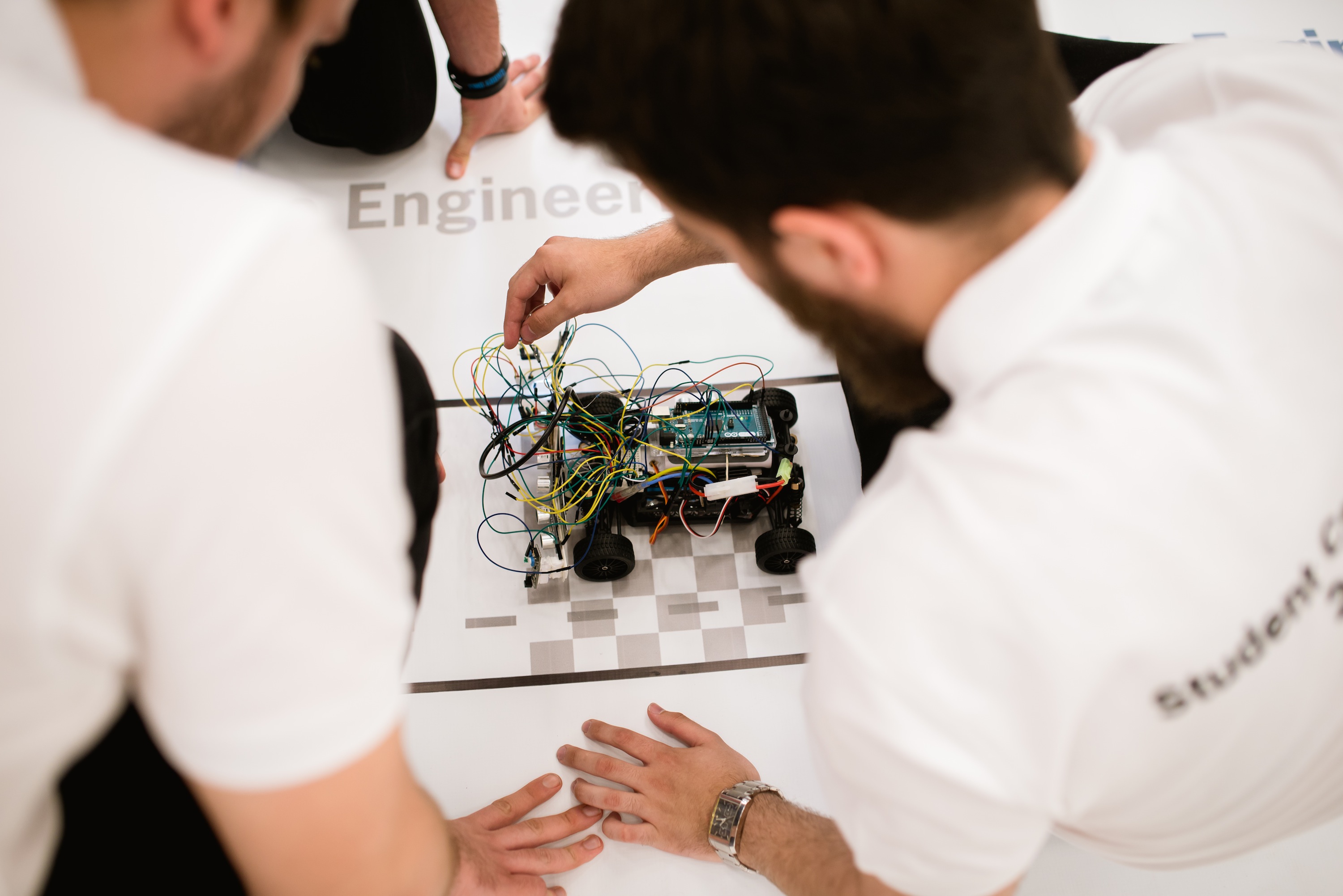 Prima competiție pentru studenți organizată de Porsche Engineering Romania și UTCN