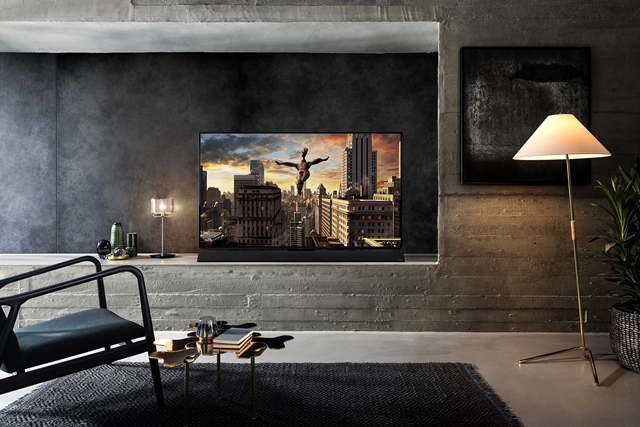 Panasonic OLED TV FZ950 Lifestyle