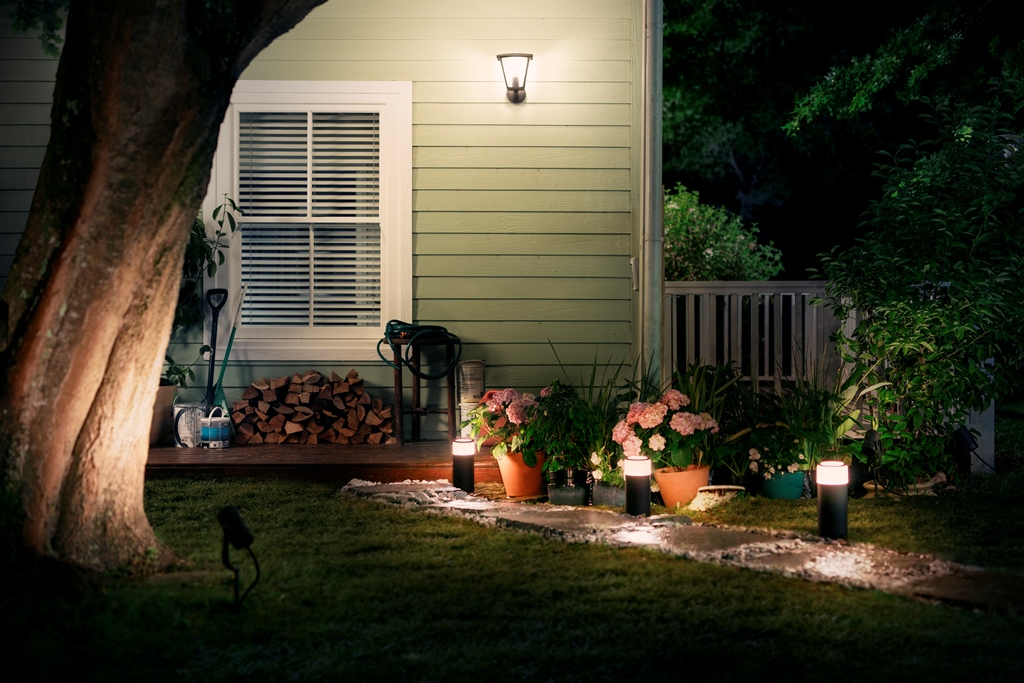 Signify înlocuiește sursele de alimentare pentru anumite corpuri de iluminat Philips Hue pentru exterior