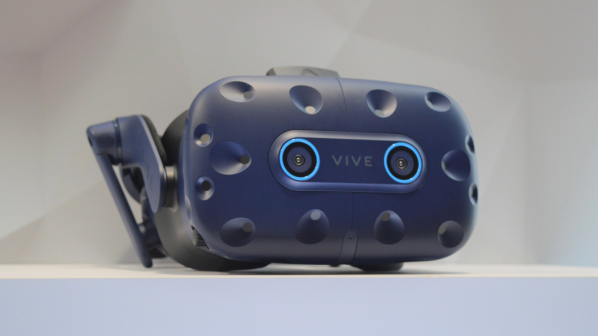 HTC VIVE îmbunătățește portofoliul VR Premium cu un nou hardware, abonament nelimitat la software și parteneriate de conținut