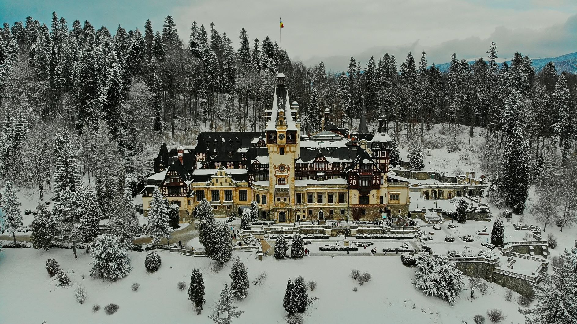 Peles_Castle_view from the outside_small