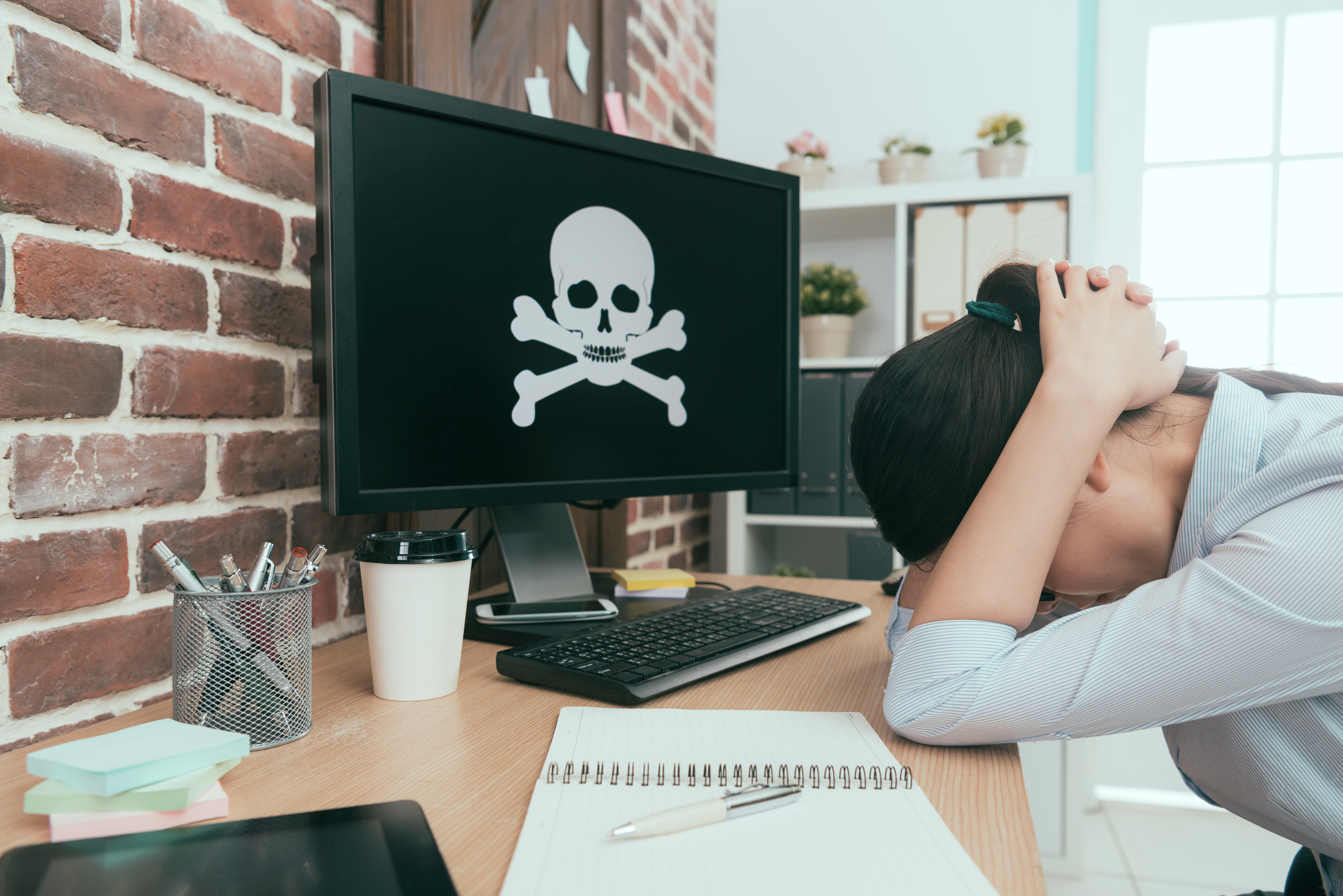 office business woman crying on working desk