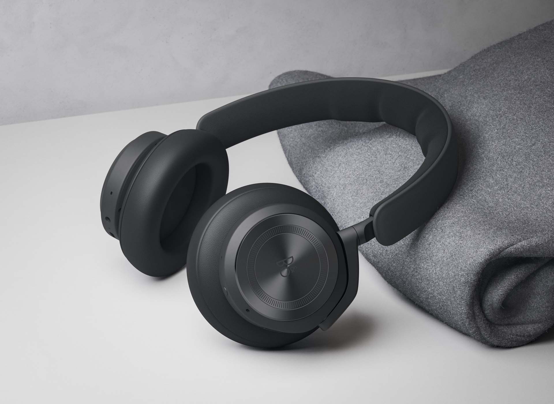 Bang & Olufsen lansează Beoplay HX