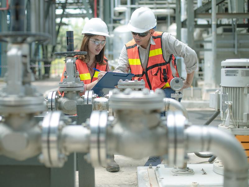 ELKO_Axis_woman_man_industrial_workers_hardhats_pipes_2008_2600x1950