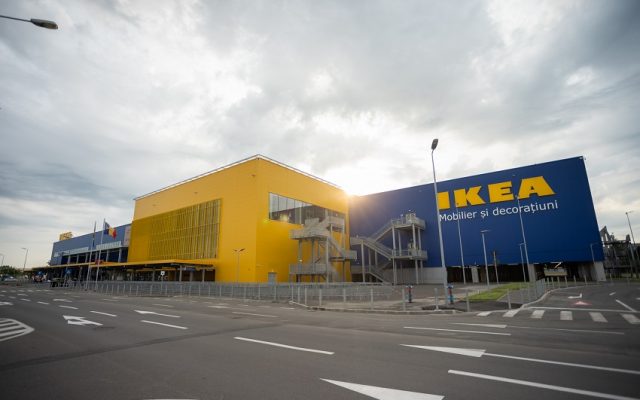 IKEA a donat 15 camioane de echipamente de protecție medicală către spitale, ONG-uri și instituții de asistență socială din România