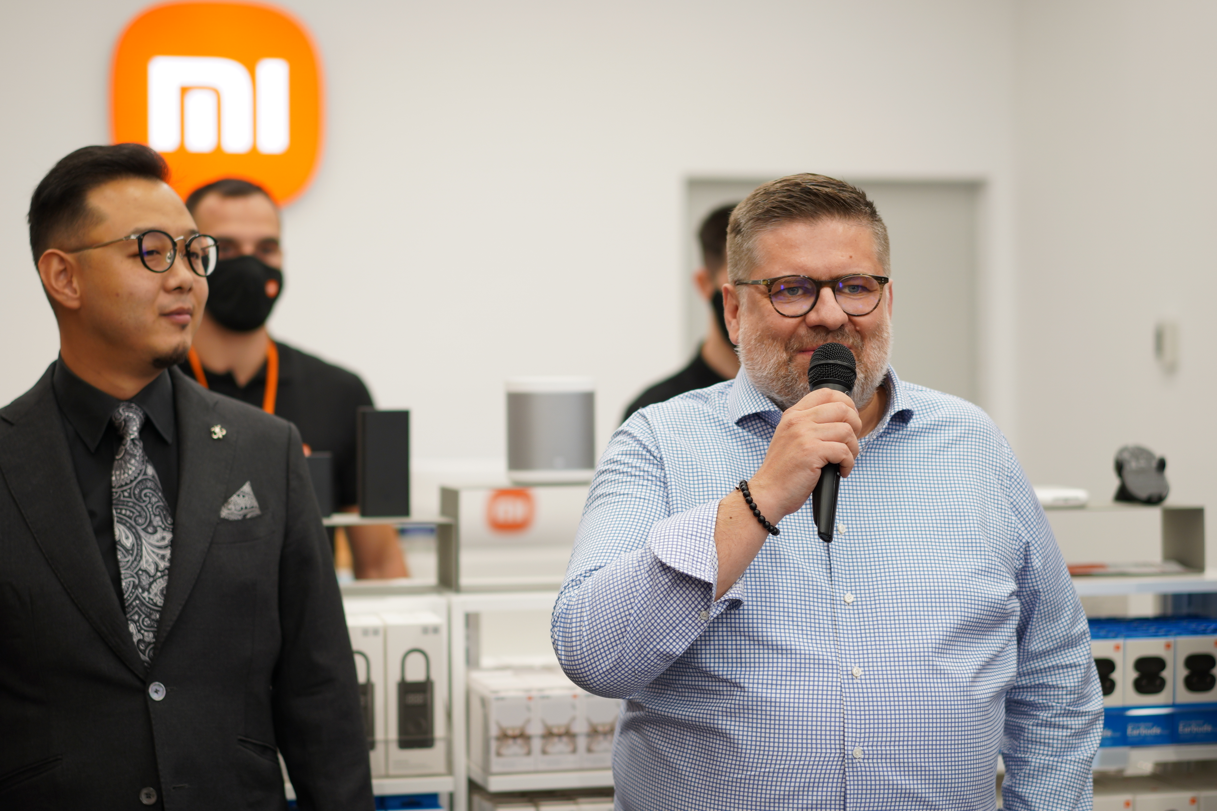 David Chen, General Manager Dphone Retail și Andrzej Gładki, Deputy General Manager, Xiaomi CEE Nordics Region
