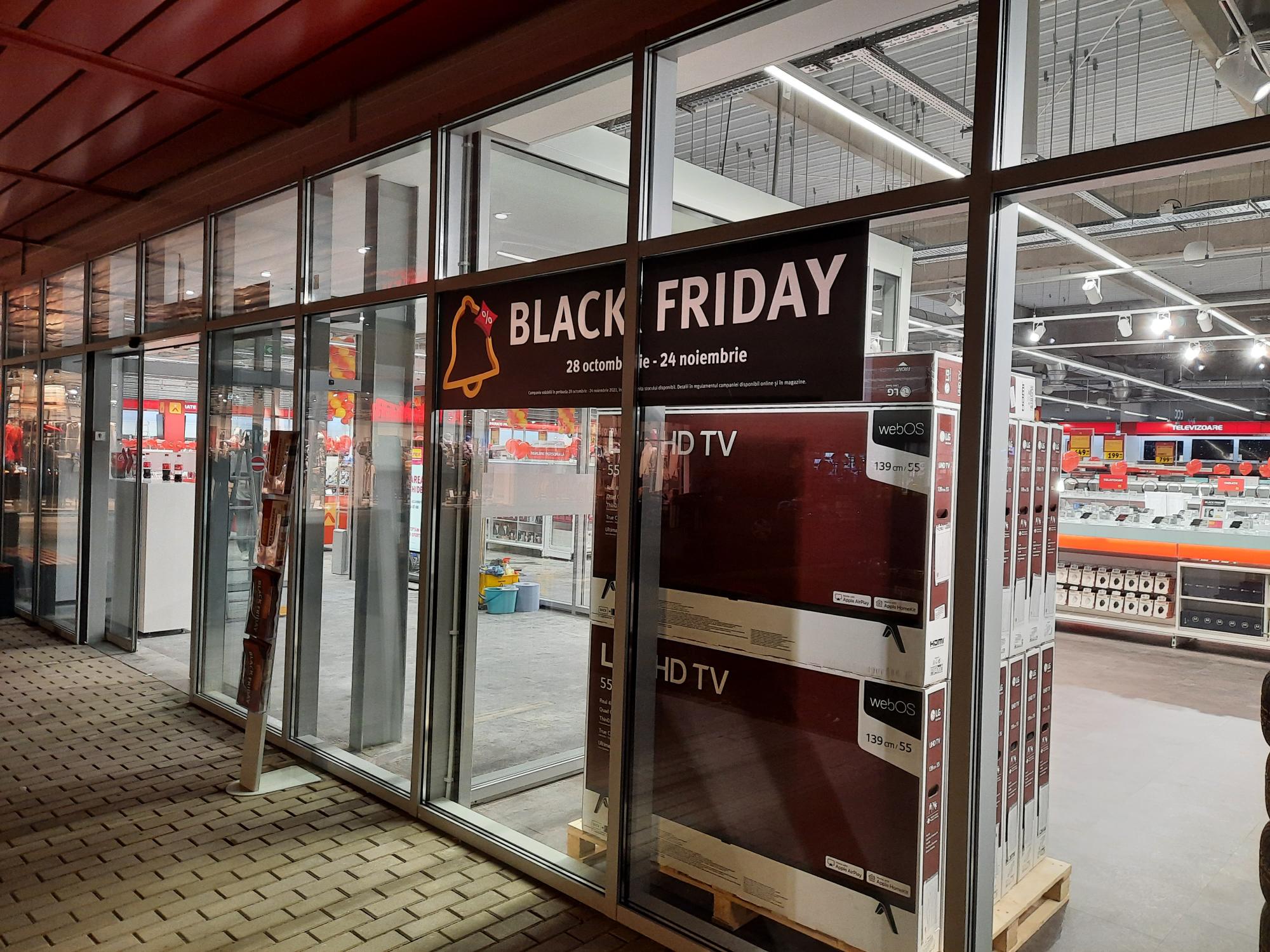 Altex: Liber la Black Friday!