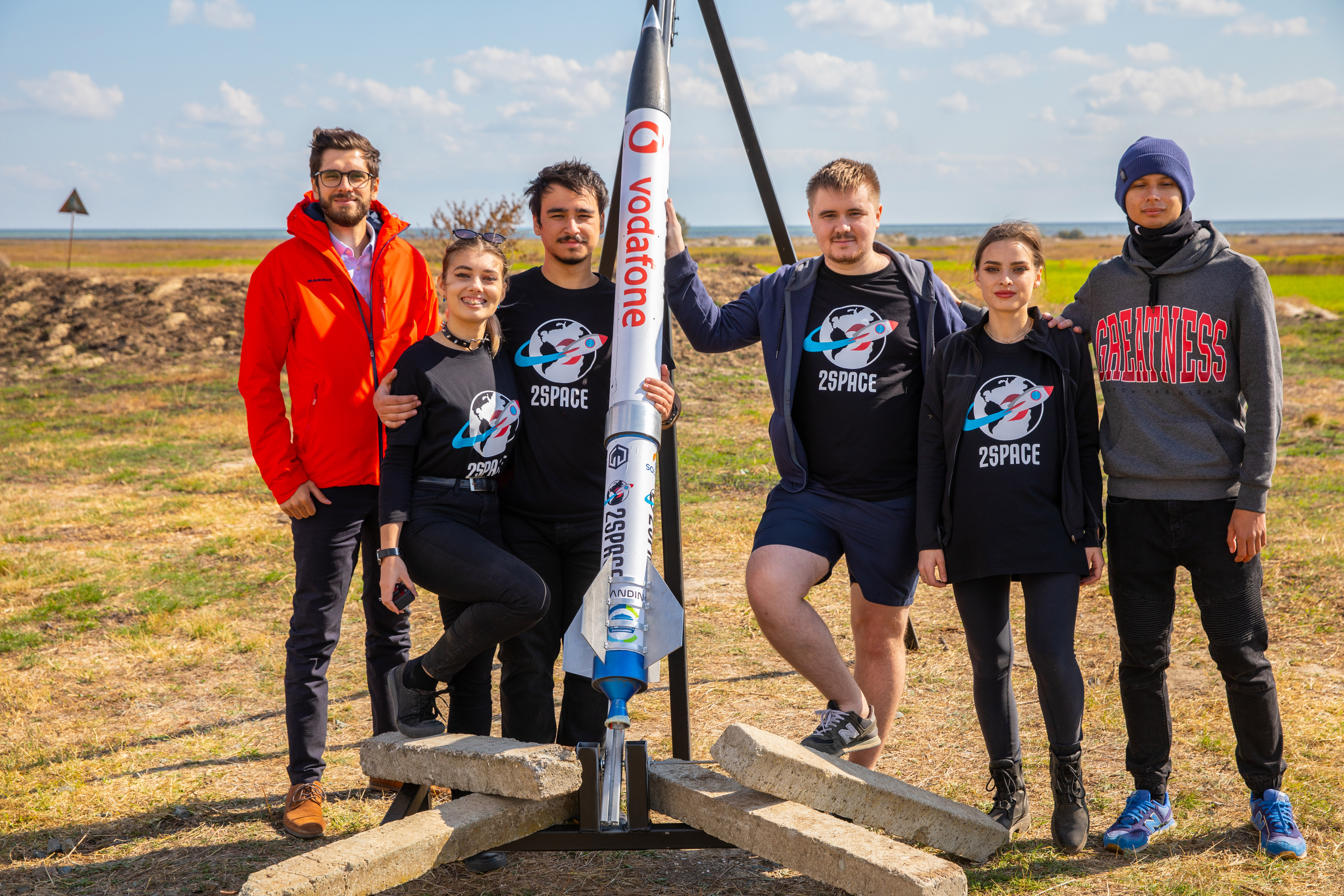 Vodafone Romania susține prima echipă românească la competiția European Rocketry Challenge din Portugalia