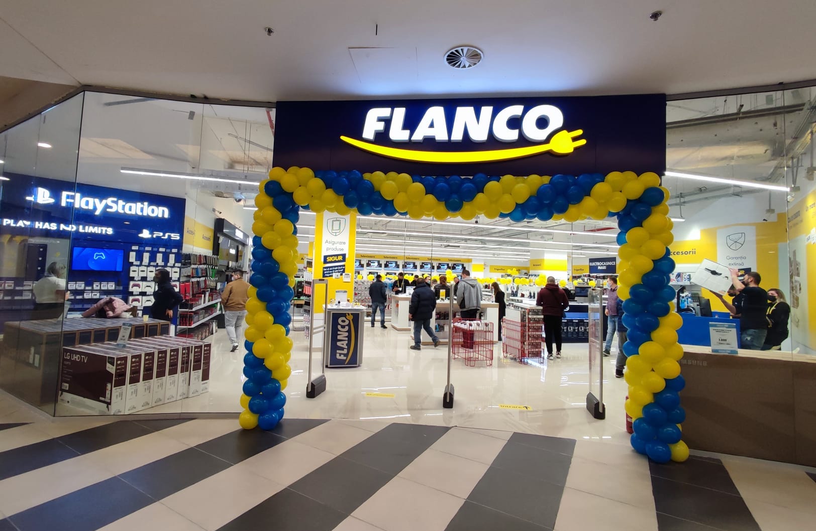 Flanco ajunge la 160 de magazine, în urma deschiderilor din Arad și Bârlad