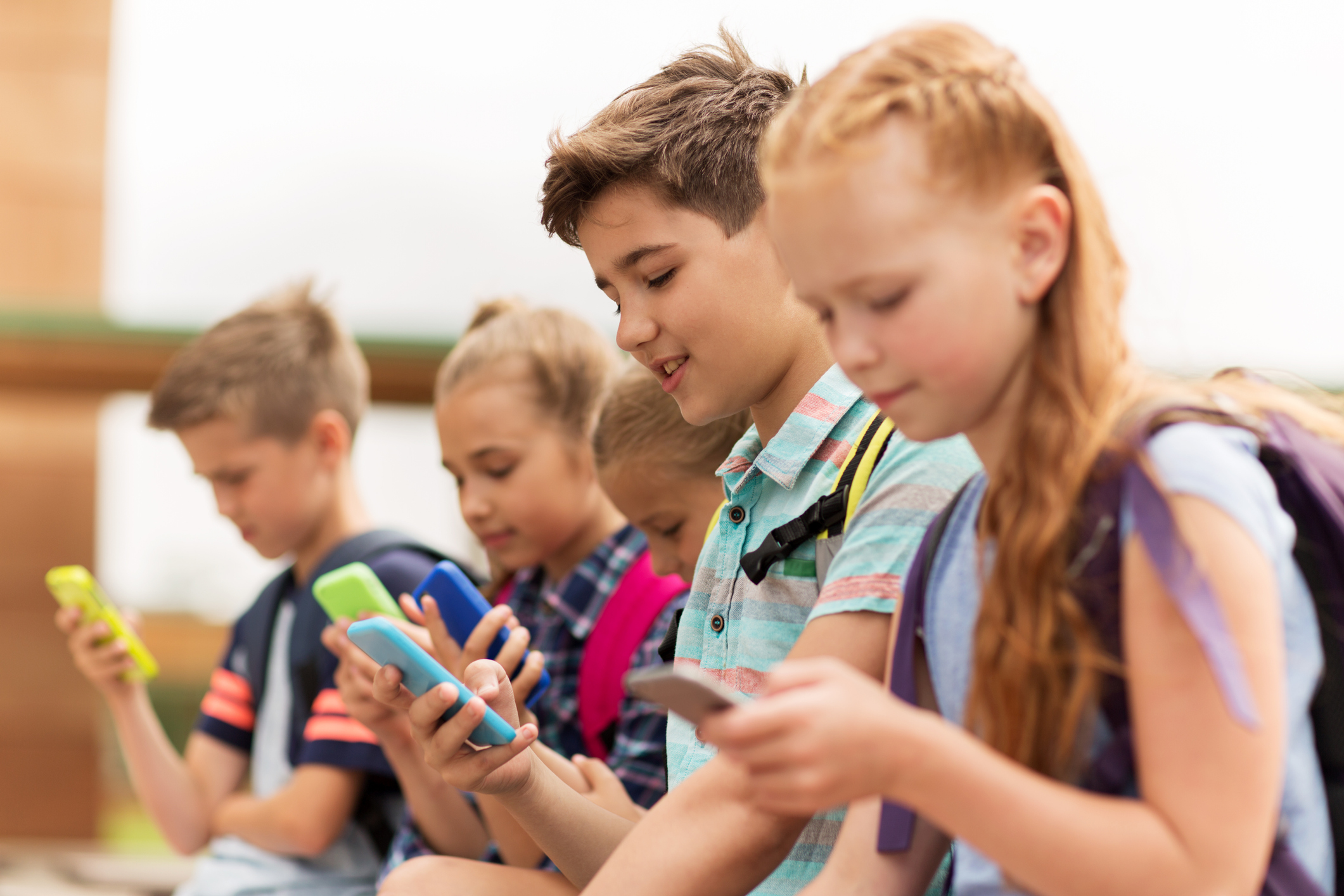 elementary school students with smartphones