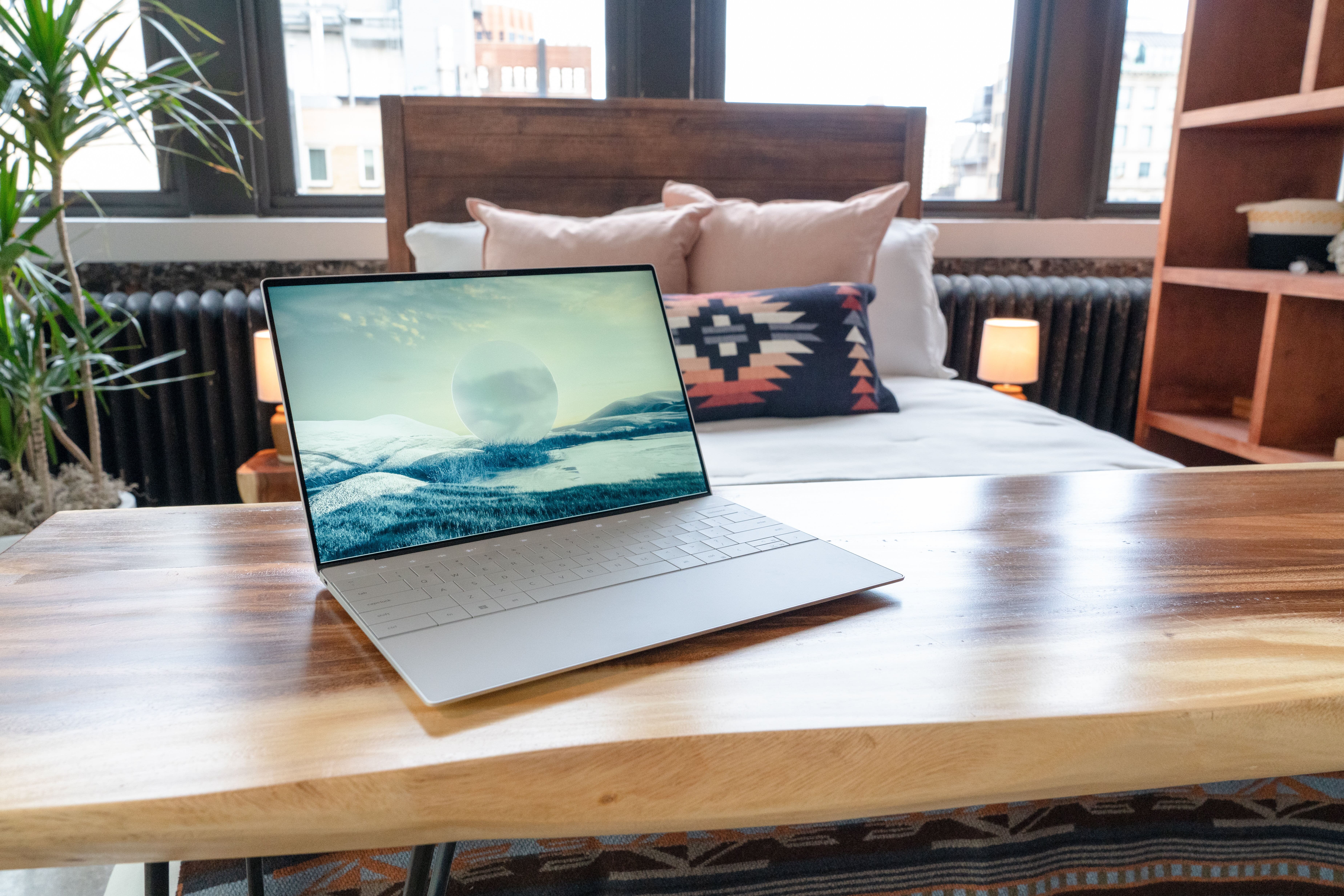 XPS 13 se reinventează. Simplitatea este noul Premium