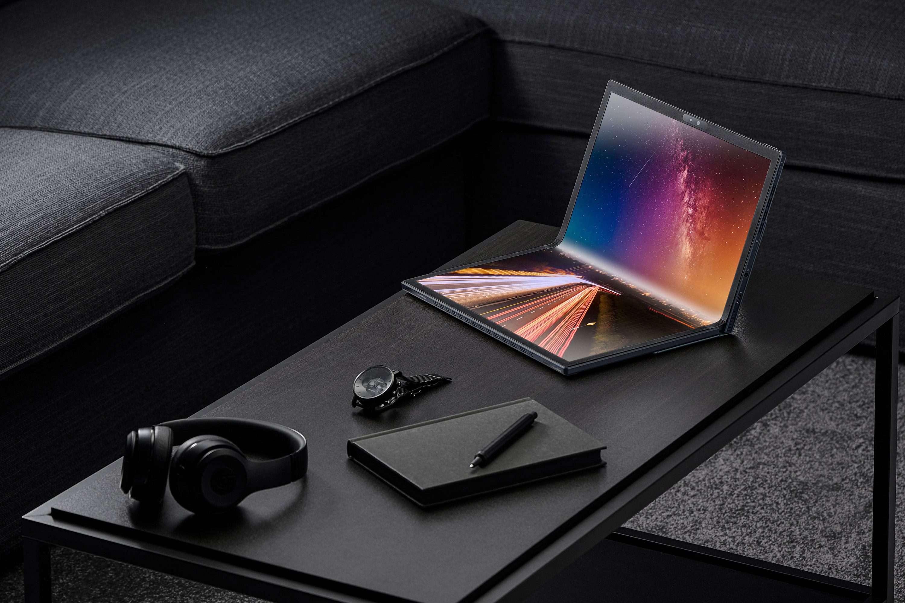 zenbook_17_fold_oled_ux9702_extend_mode__scenario_photo_