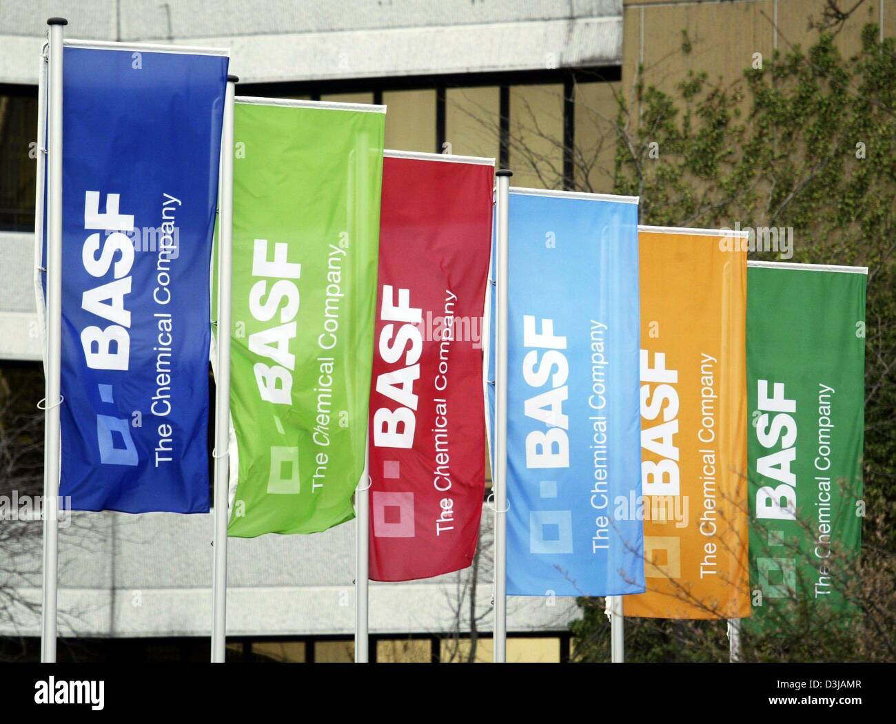 dpa-colourful-flags-featuring-the-new-logo-of-basf-chemical-group-D3JAMR
