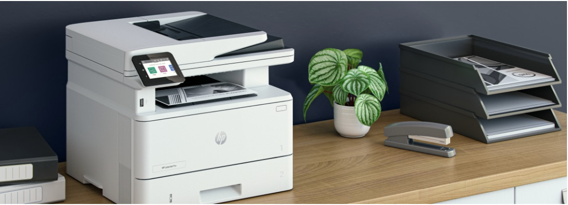 HP Instant Ink pentru micile afaceri și LaserJet Pro cu HP+, economie de timp și bani