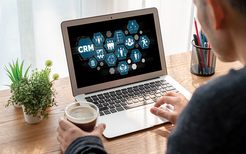 12 funcţionalităţi CRM cheie şi cum te ajută în business