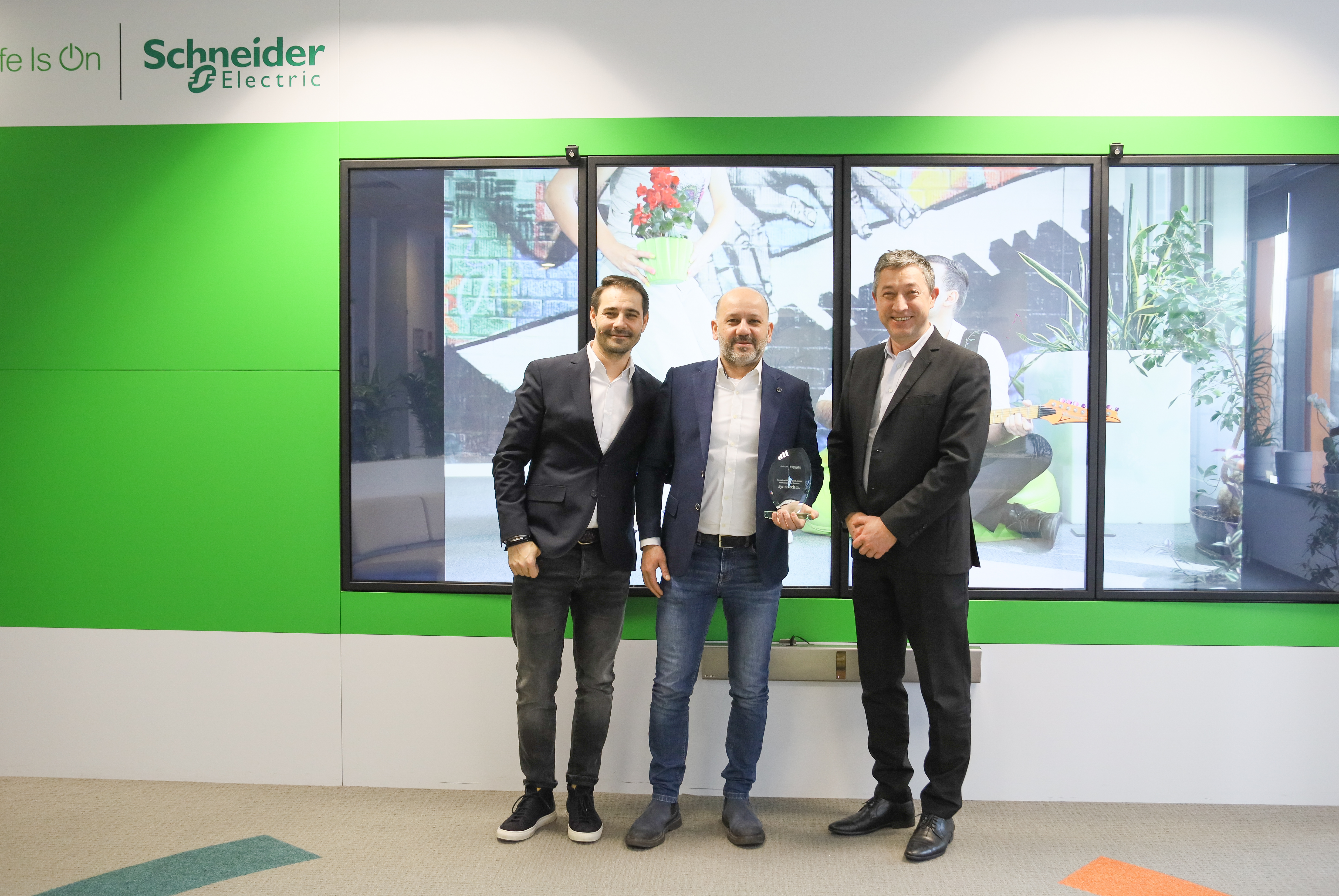 SYNOTECH – Best Performer în sustenabilitate în 2022, între partenerii APC by Schneider Electric