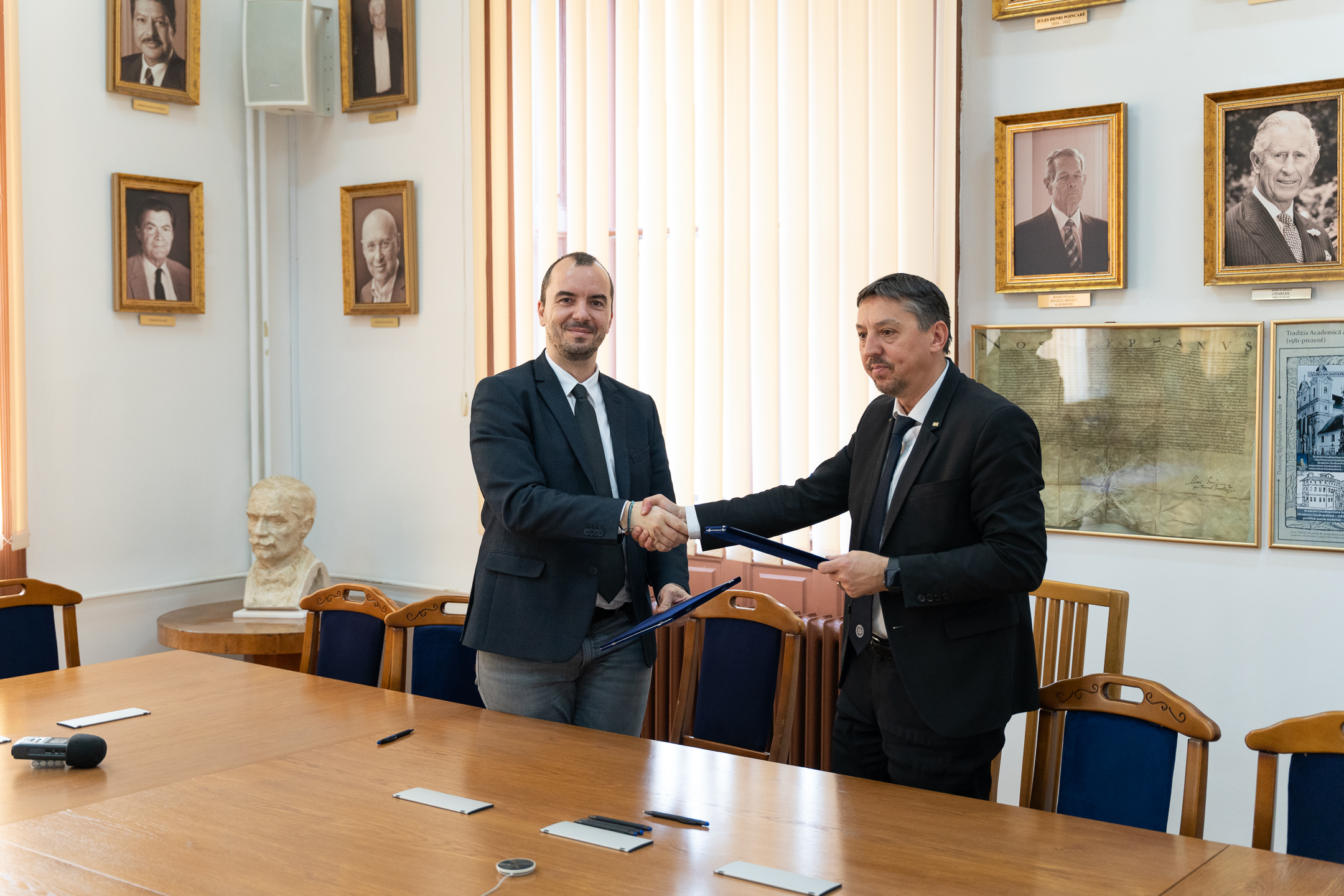 UBB și Microsoft România încheie un parteneriat strategic în domeniul digitalizării și al inteligenței artificiale