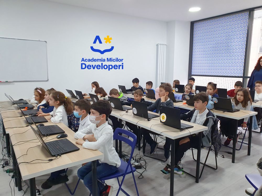 Academia Micilor Developeri formează viitorul IT în România