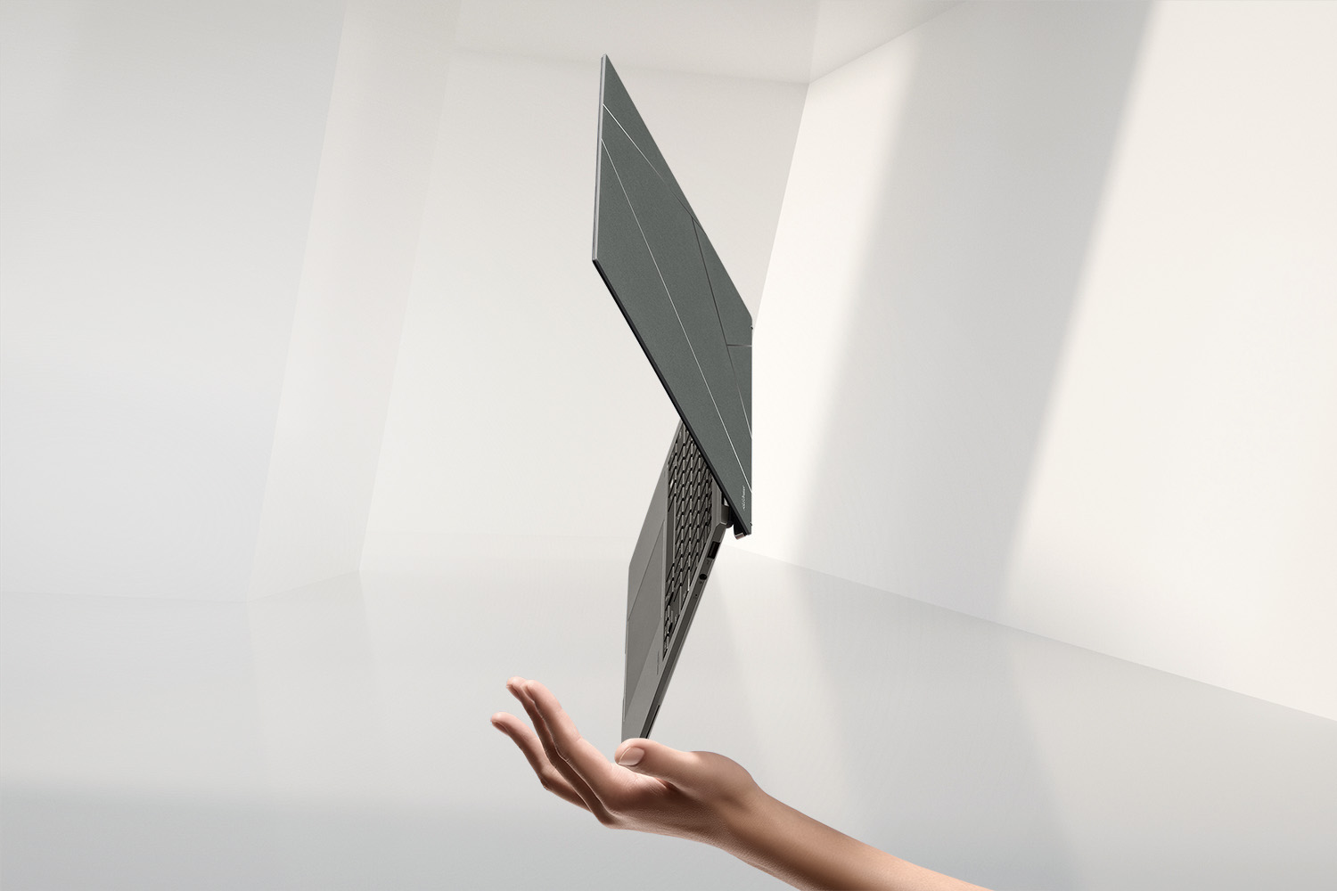 Noul ASUS Zenbook S 13 OLED (UX5304), cel mai subțire laptop de 13,3 inchi cu OLED din lume