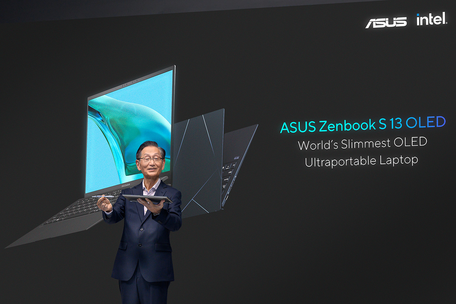 Evenimentul de lansare ASUS Thincredible: Zenbook S 13 OLED, cel mai subțire laptop ultraportabil cu OLED, și colaborarea Vivobook x BAPE