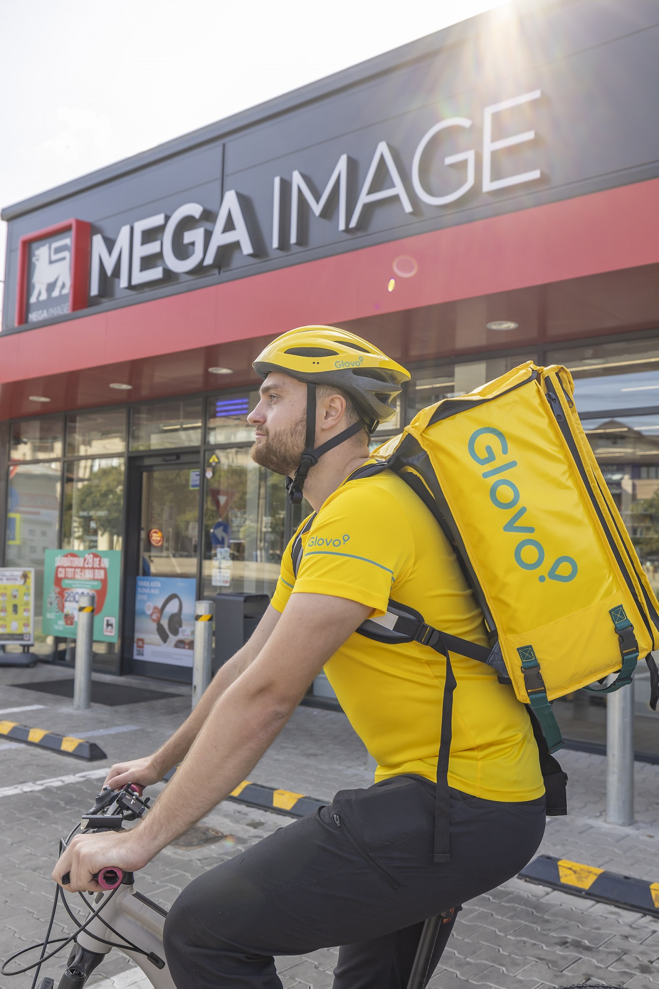 Mega Image extinde serviciul de livrare rapidă a cumpărăturilor direct acasă, prin Glovo