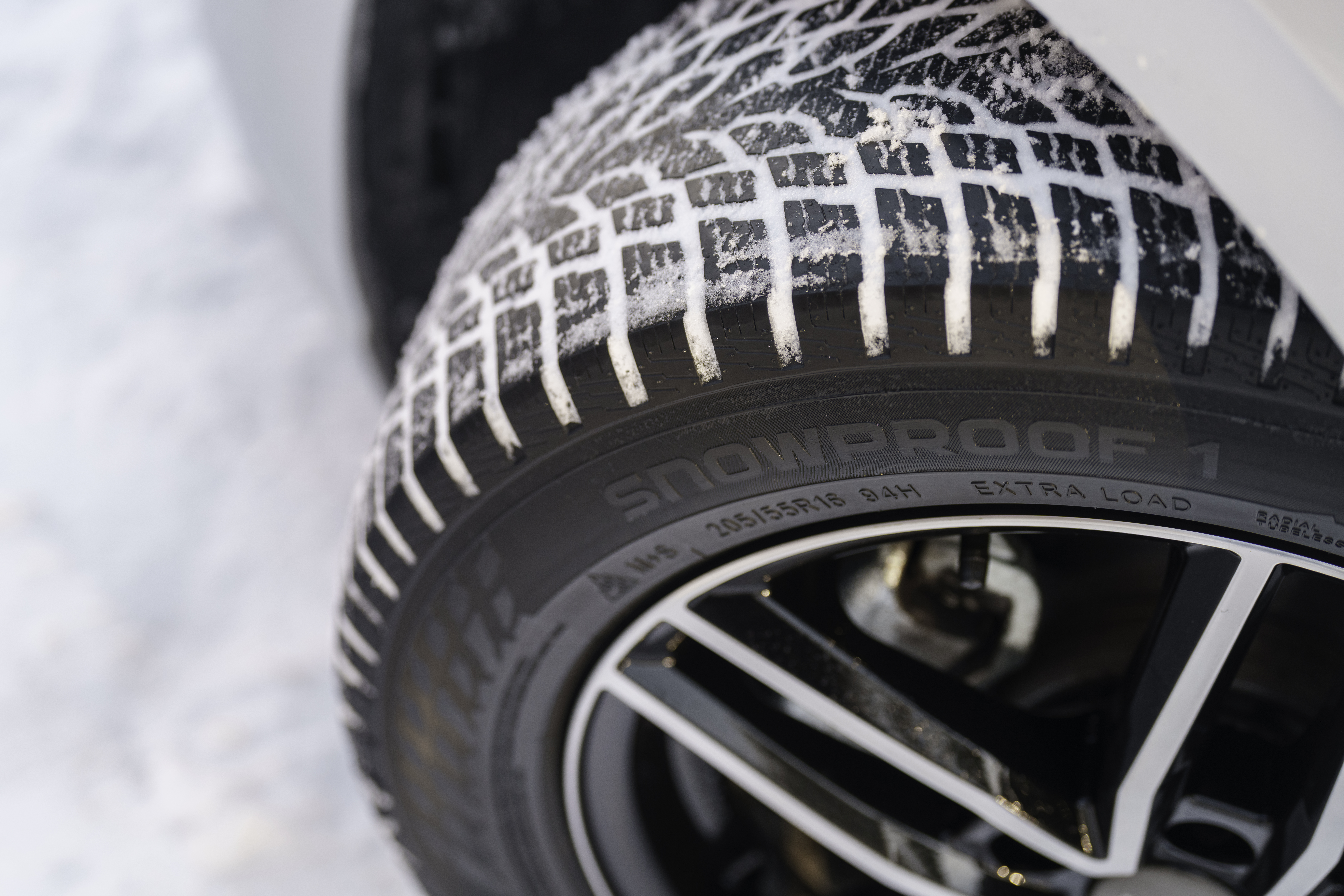 Nokian+Tyres+Snowproof+1+(3)