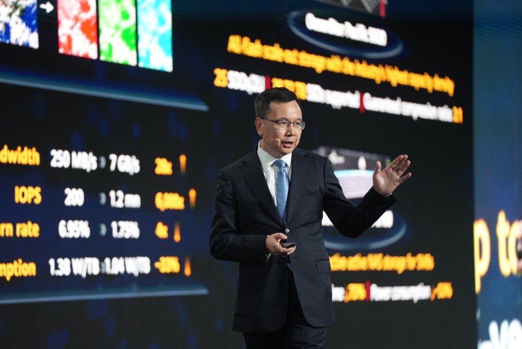 Chaobin Yang, membru al consiliului de administrație, președinteal produselor și soluțiilor TIC , Huawei; Huawei Connect 2023, Paris