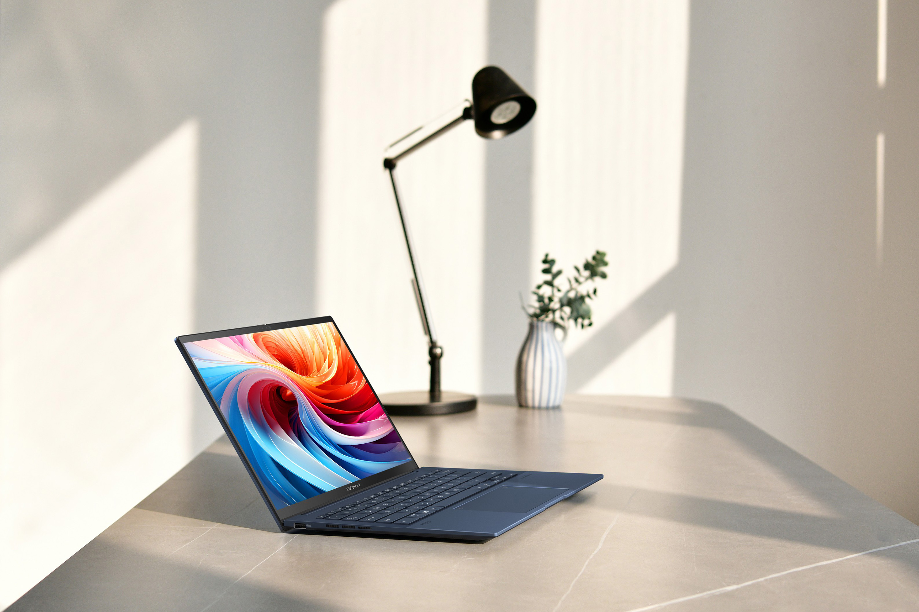 zenbook_14_oled_ux3405_scenario_photo_04