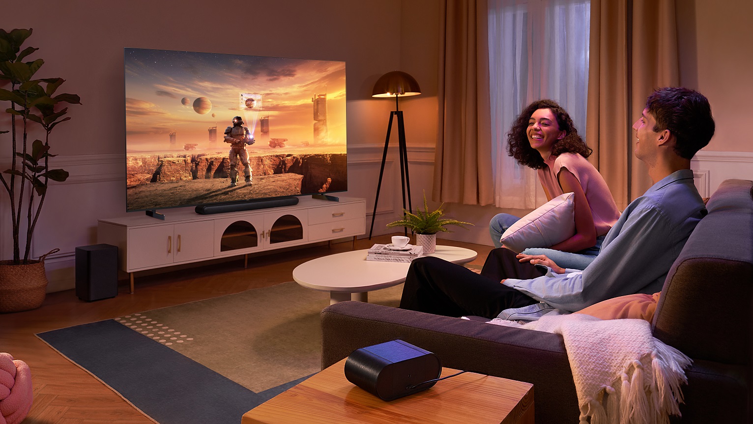 Divertismentul de acasă atinge dimensiuni epice: televizorul TCL C805 este disponibl în variante de până la 98 inchi