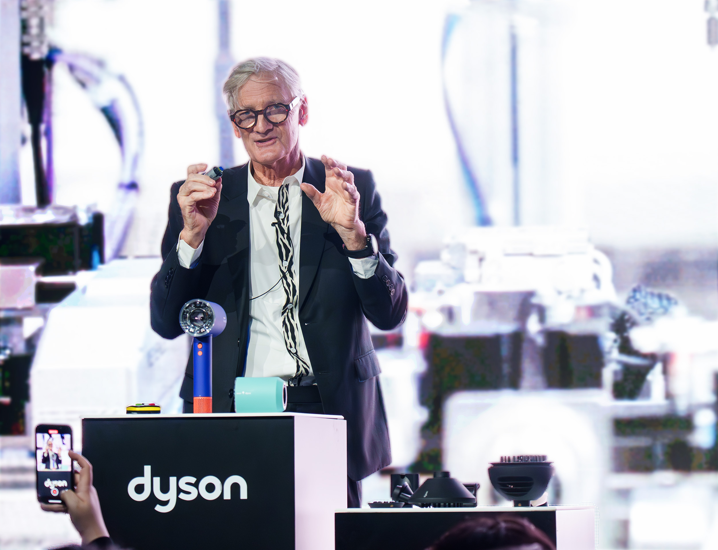 Dyson lansează Supersonic Nural, cel mai inteligent uscător pentru un scalp și un păr mai sănătos