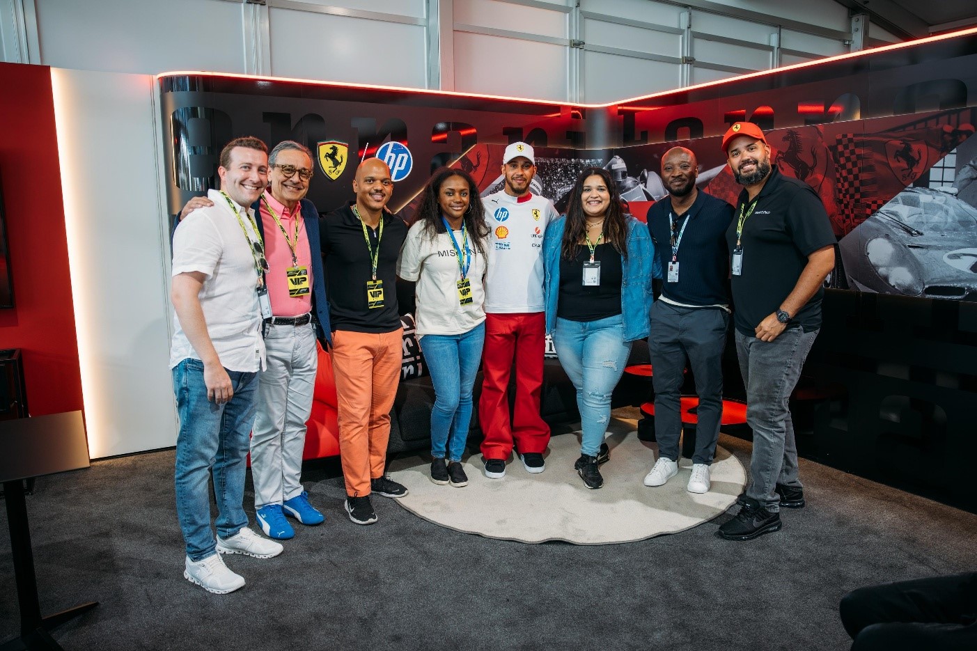 Fundația Lewis Hamilton Mission 44 și HP au încheiat un parteneriat pentru a stimula accesul la tehnologie