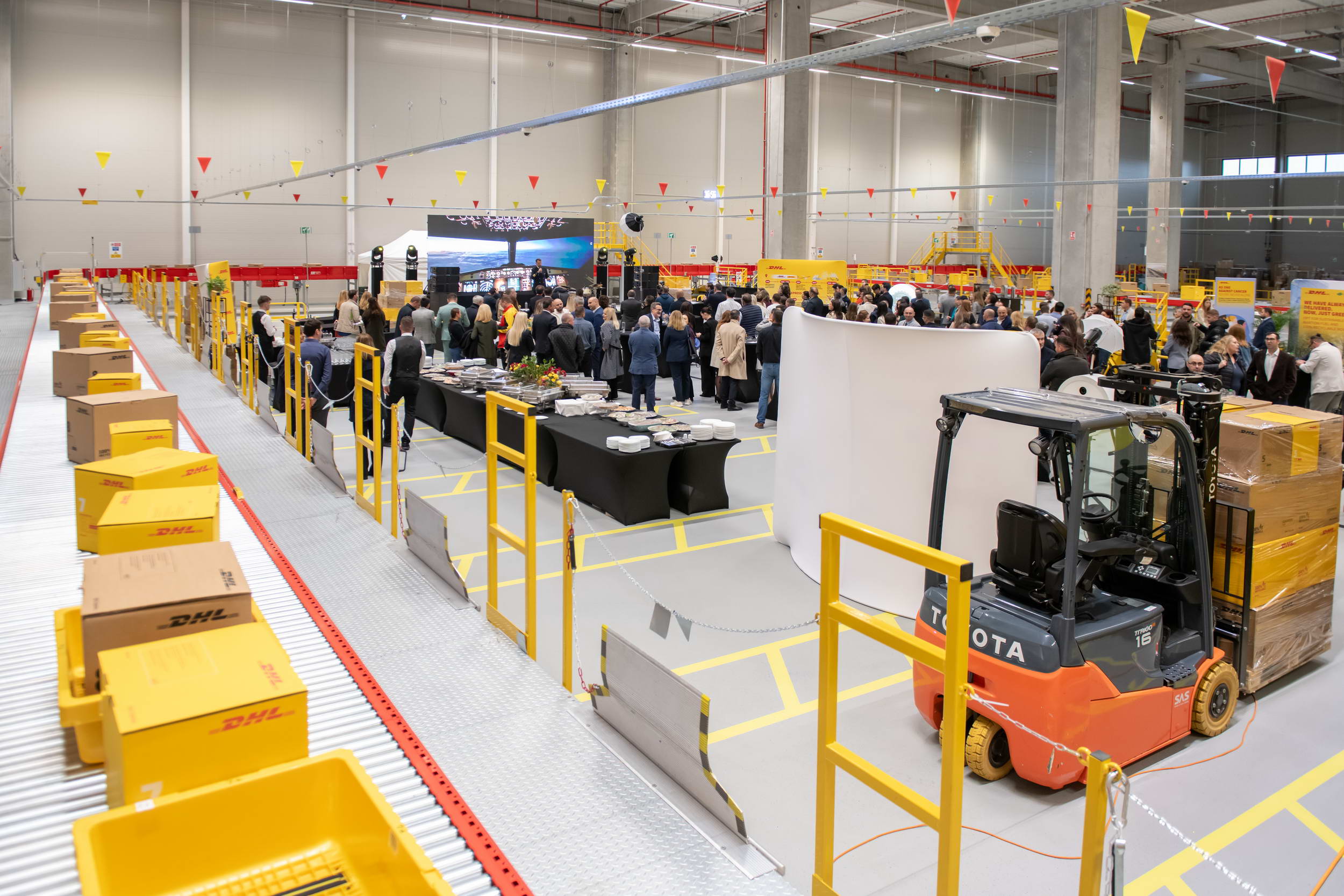 DHL Express deschide primul său centru logistic carbon neutru din România
