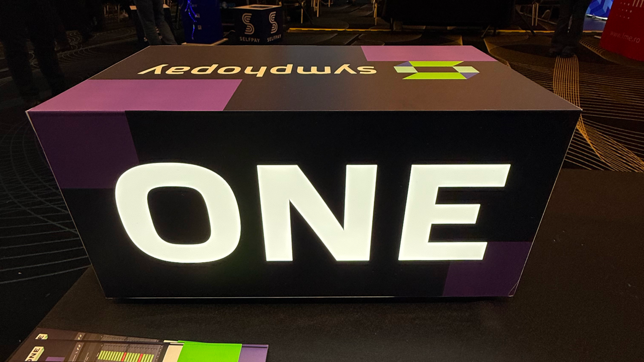 Symphopay lansează ONE, platforma care oferă băncilor agilitatea unui fintech pentru a transforma serviciile de acceptare plăți