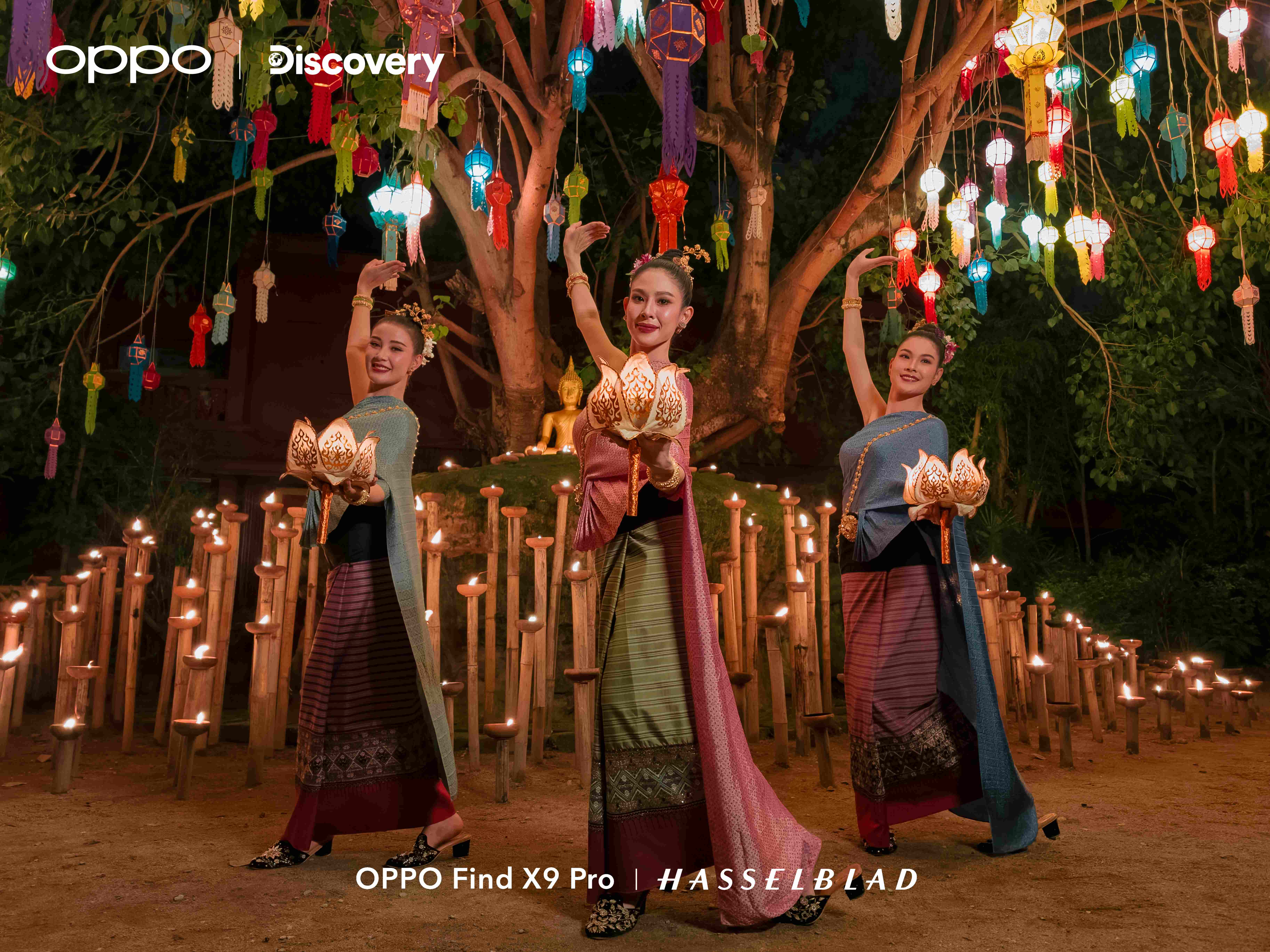 (Dansatori tradiționali thailandezi performează sub lampioane colorate și lumina caldă a lumânărilor în timpul festivalului Loy Krathong)