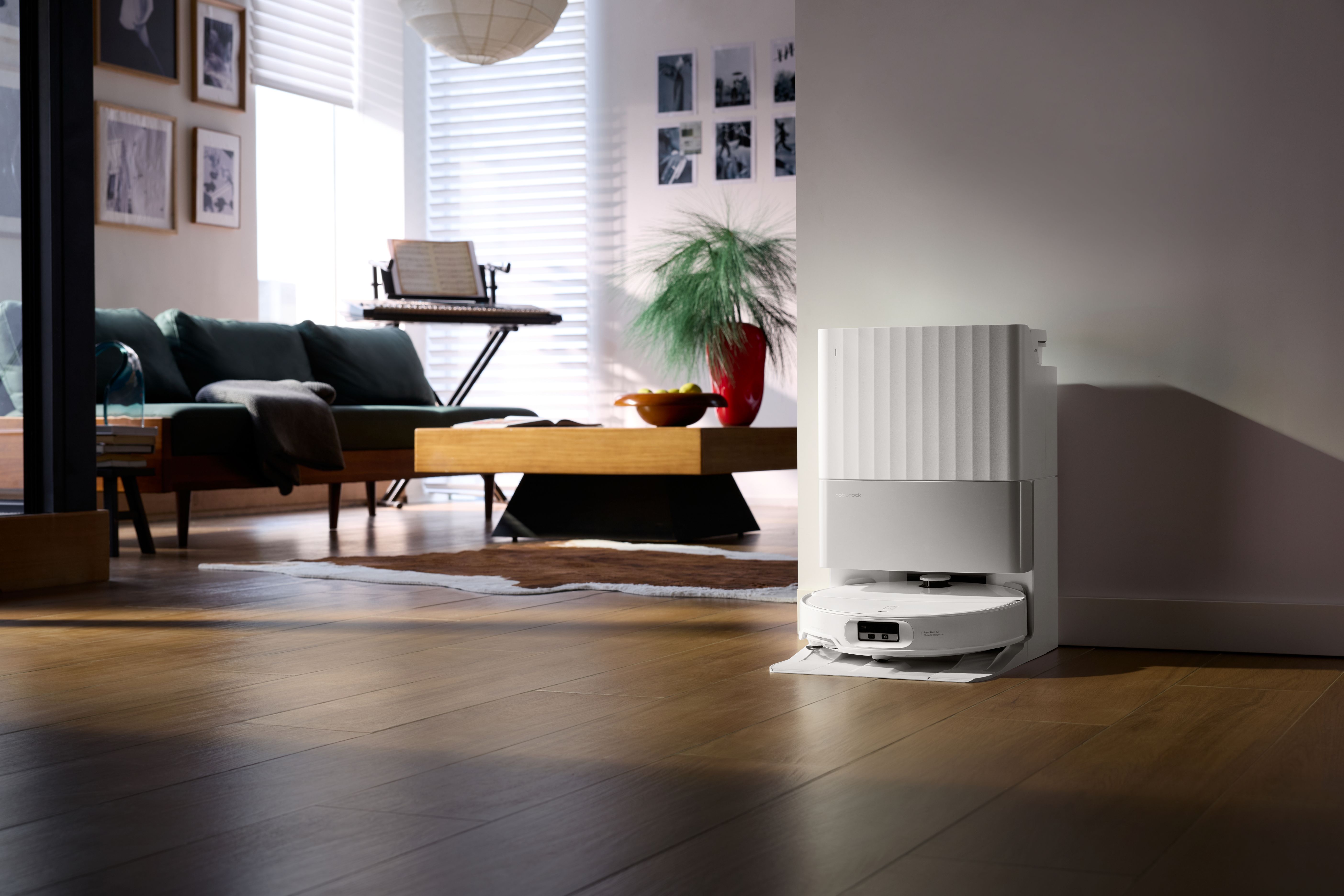 Noul aspirator robot Roborock Qrevo EdgeT este lansat în România, cu o înălțime de doar 7,98 cm și sistem LDS retractabil