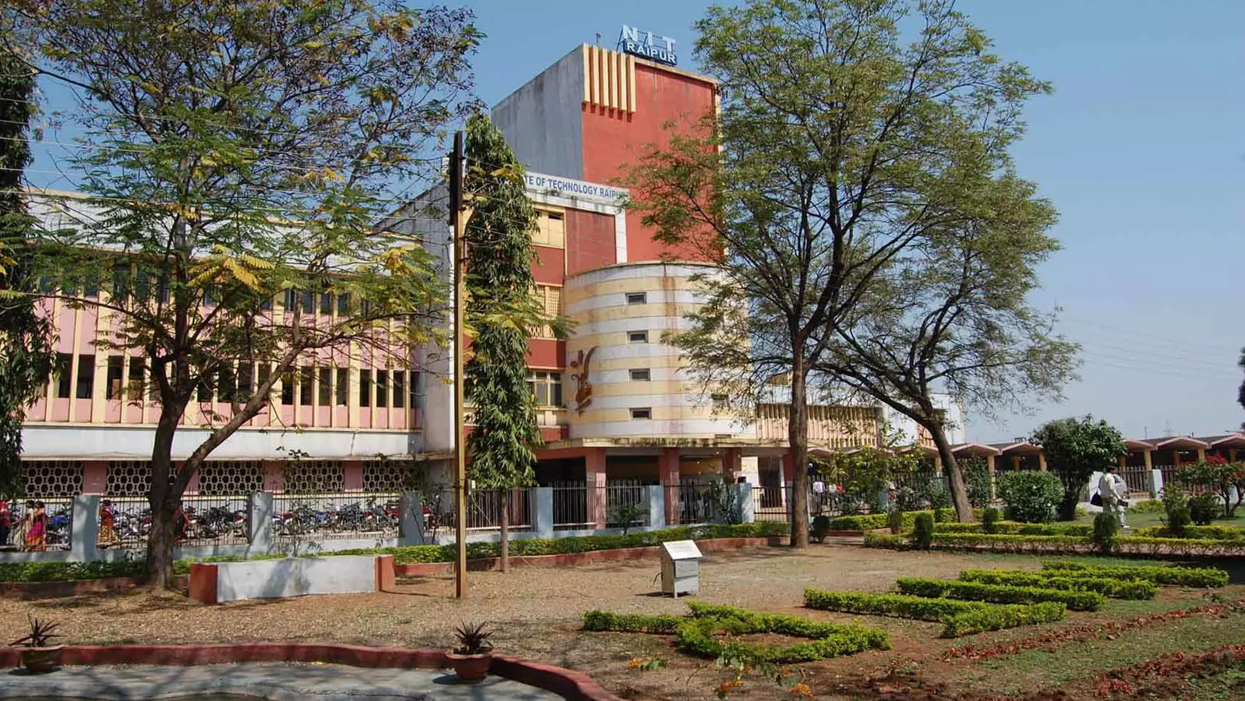 Automatizarea rețelei și funcționare non-stop pentru campusurile educaționale