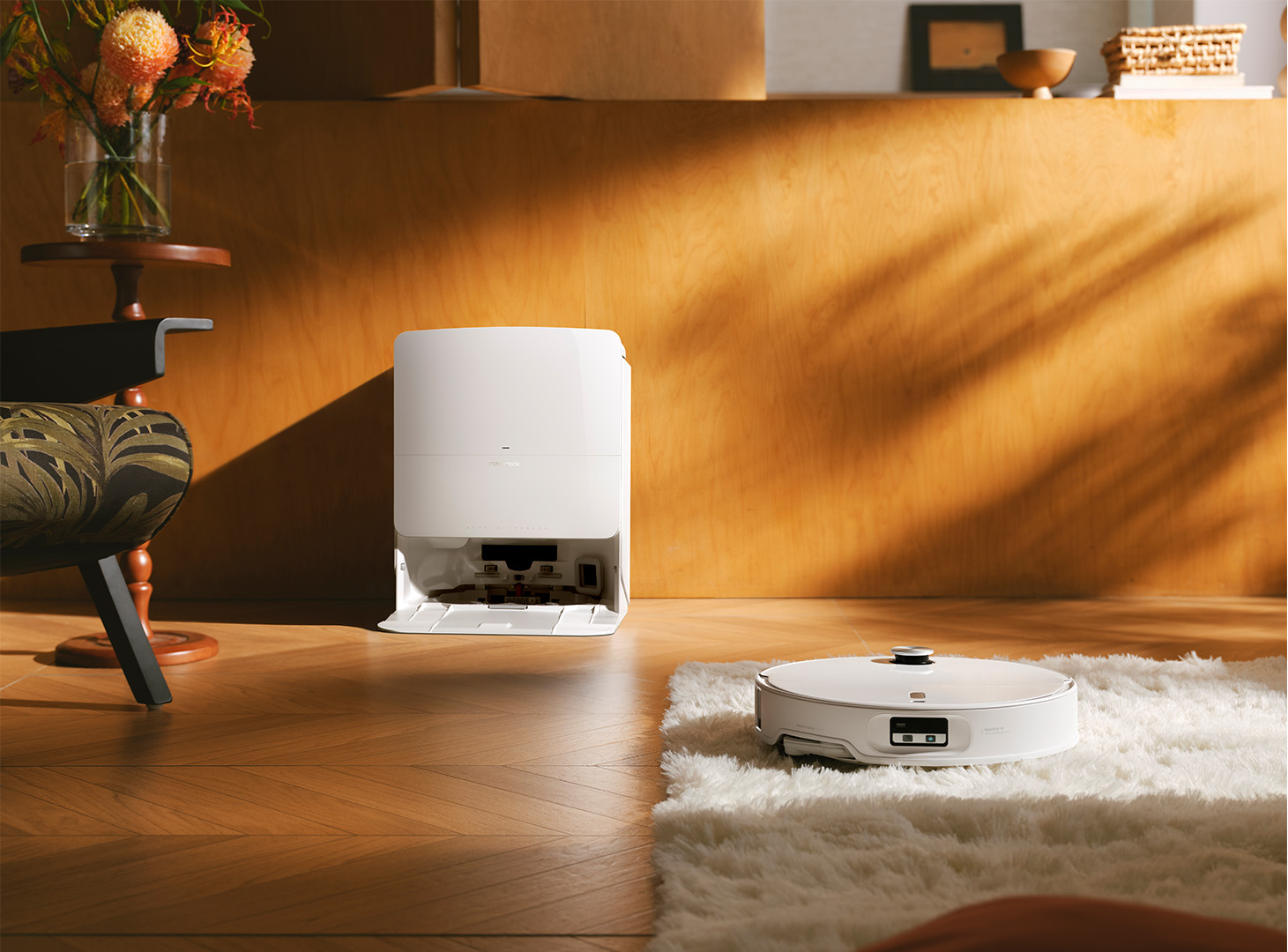 Roborock lansează Qrevo Edge 2 Pro – aspirator robot pentru covoare, cu putere de 25.000 Pa și stație complet automată