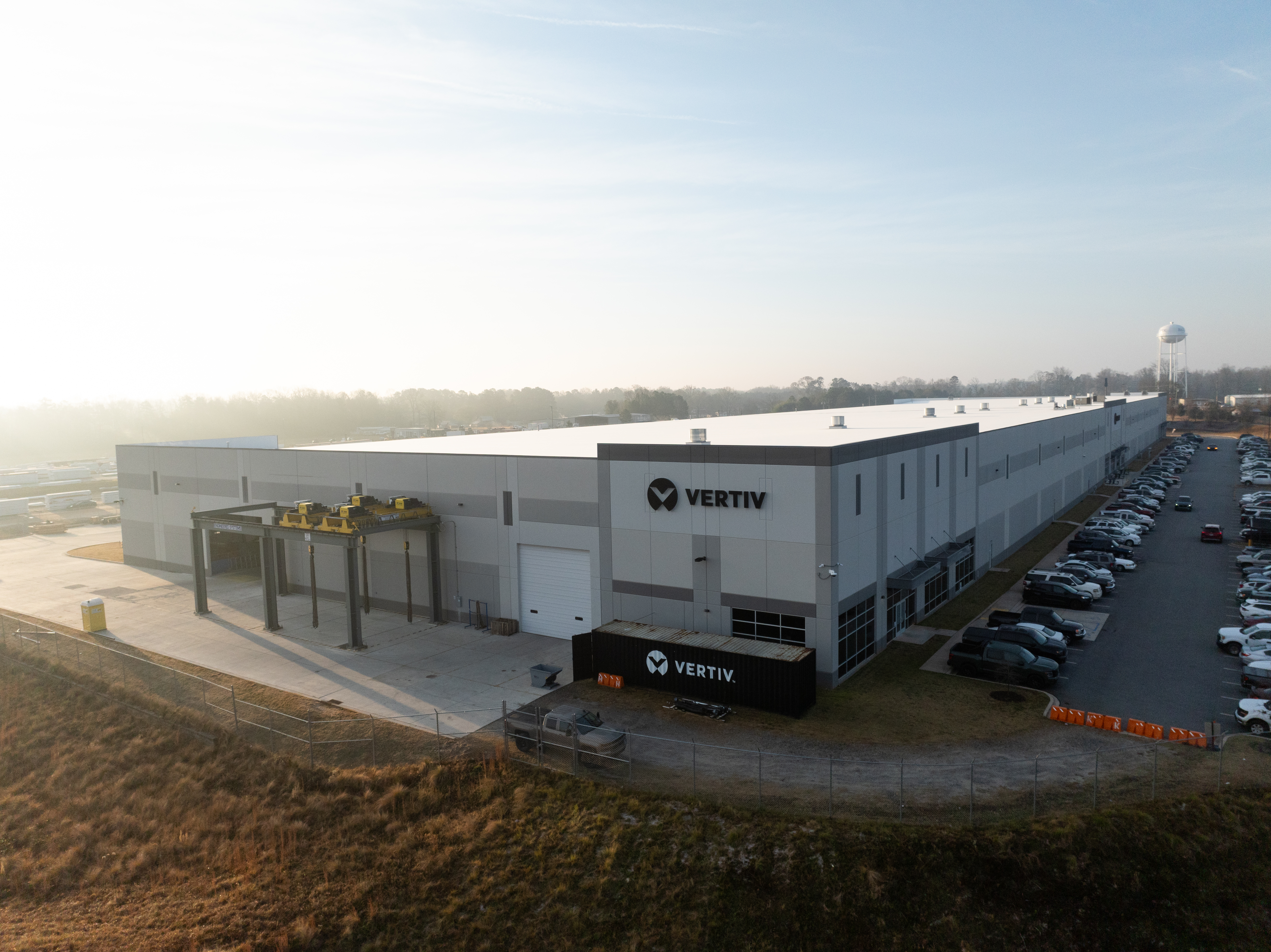 Vertiv extinde capacitățile de producție pentru soluții de infrastructură, energie și sisteme rack, pentru a răspunde cererii în creștere