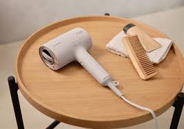 Produsele Panasonic pentru îngrijirea părului și styling, disponibile în culori noi și atractive