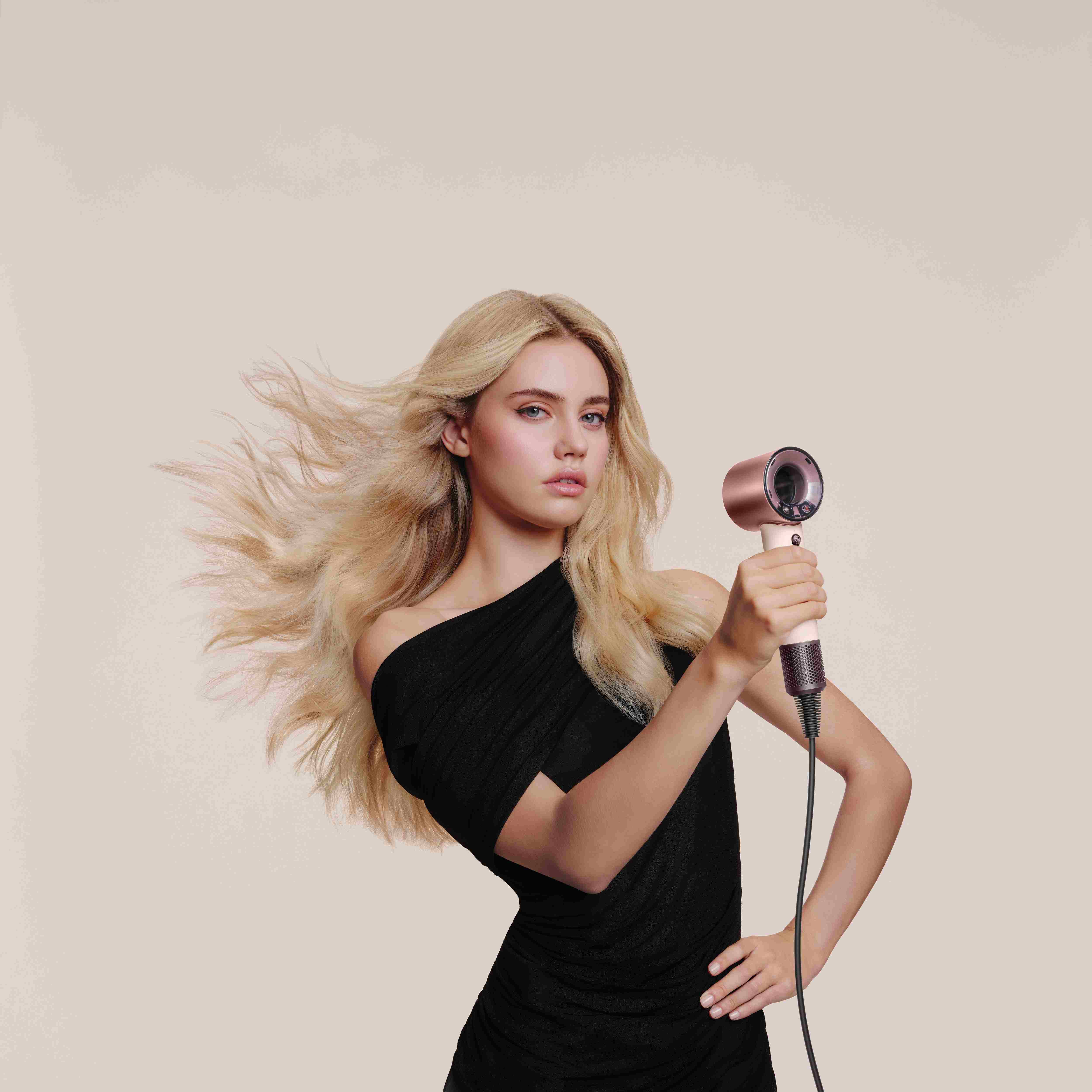 Dyson lansează Supersonic™ Travel: mai ușor, mai compact, fără compromis de performanță