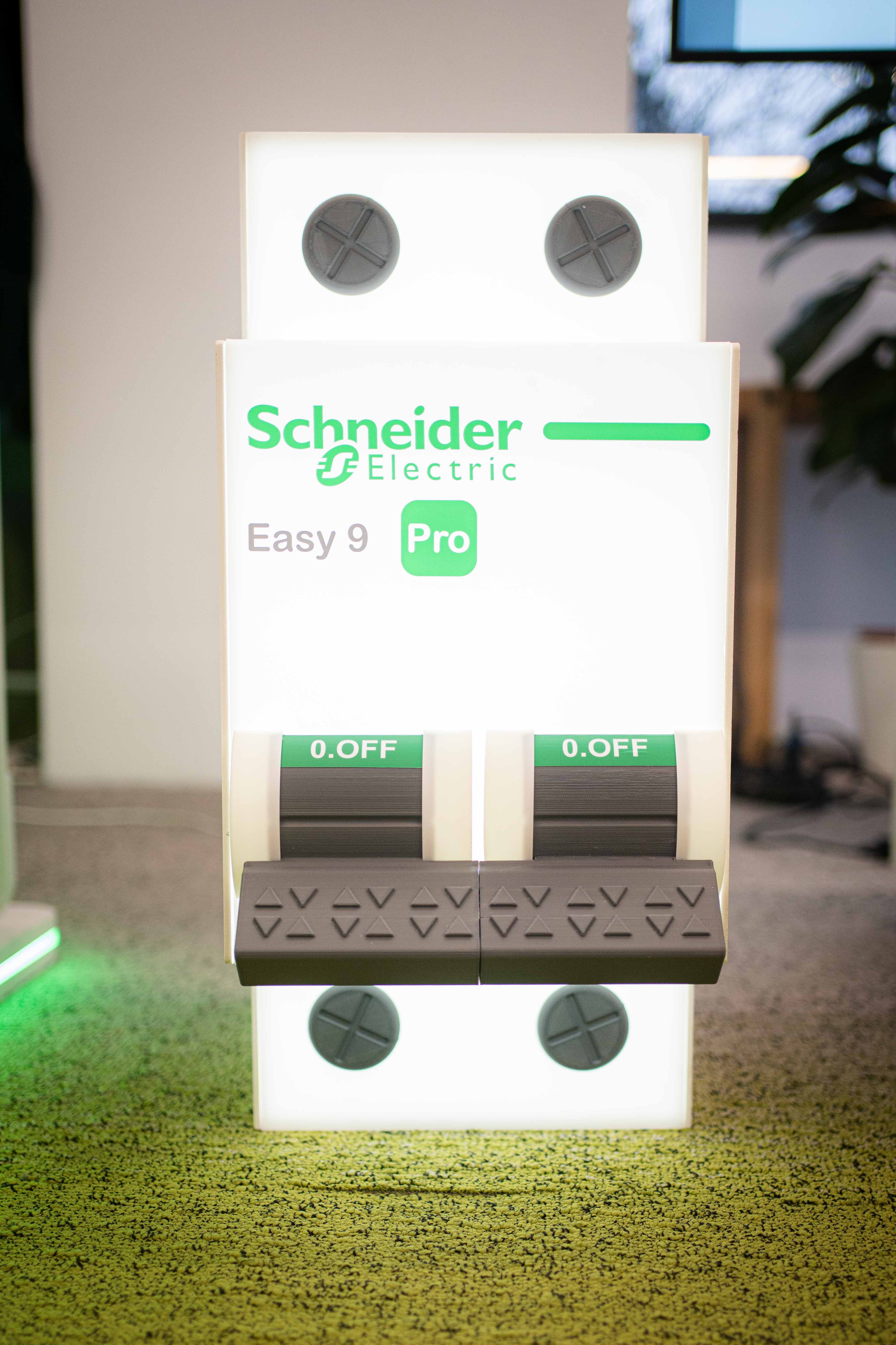 Schneider Electric a prezentat noul Easy9 6000 A în cadrul Innovation Day România
