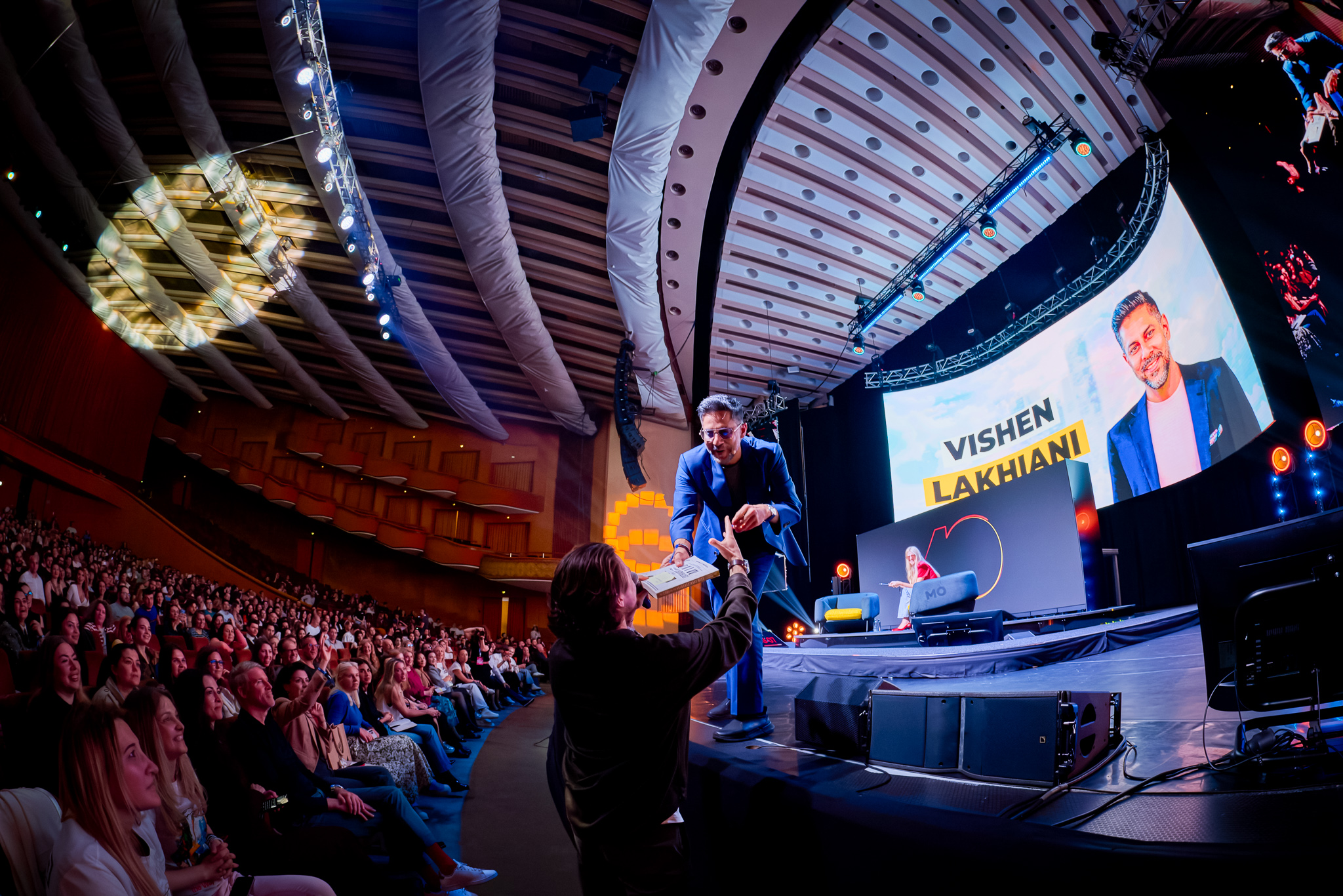 2,500 de participanți la FOMO - The Festival Of Modern Owners_ evenimentul care a transformat Bucureștiul într-un hub al noii economii devine un fenomen