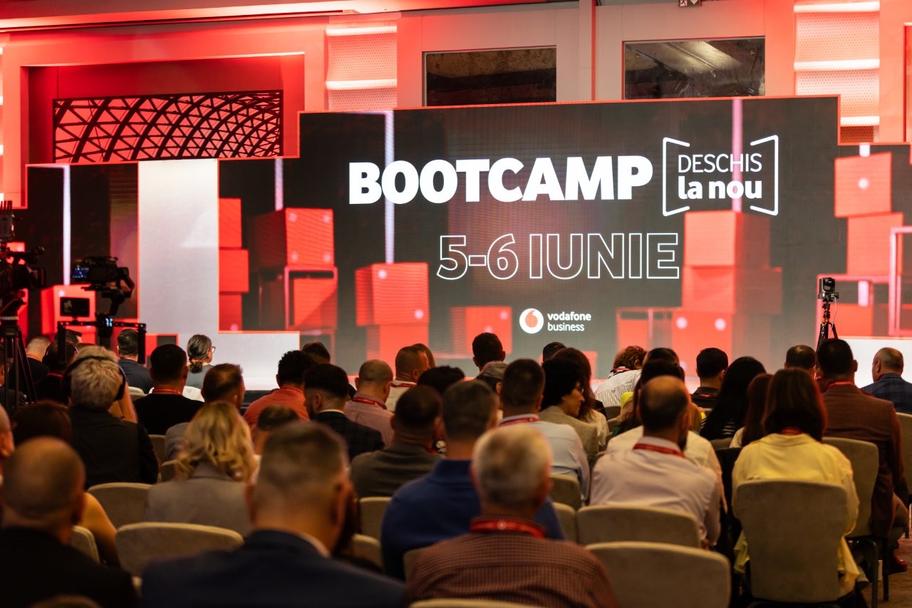 Peste 350 de antreprenori au făcut primul pas către digitalizare în a treia ediție a bootcampului Deschis la  Nou. Deschis la Tehnologie