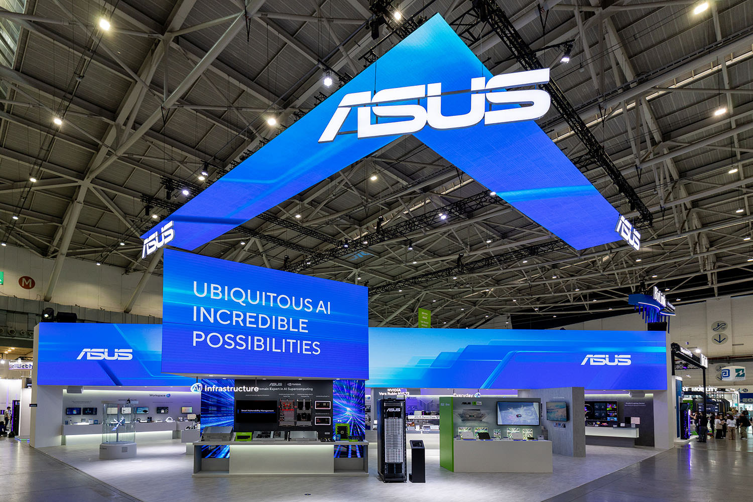ASUS a prezentat conceptul Enterprise-to-Edge AI la Computex 2026