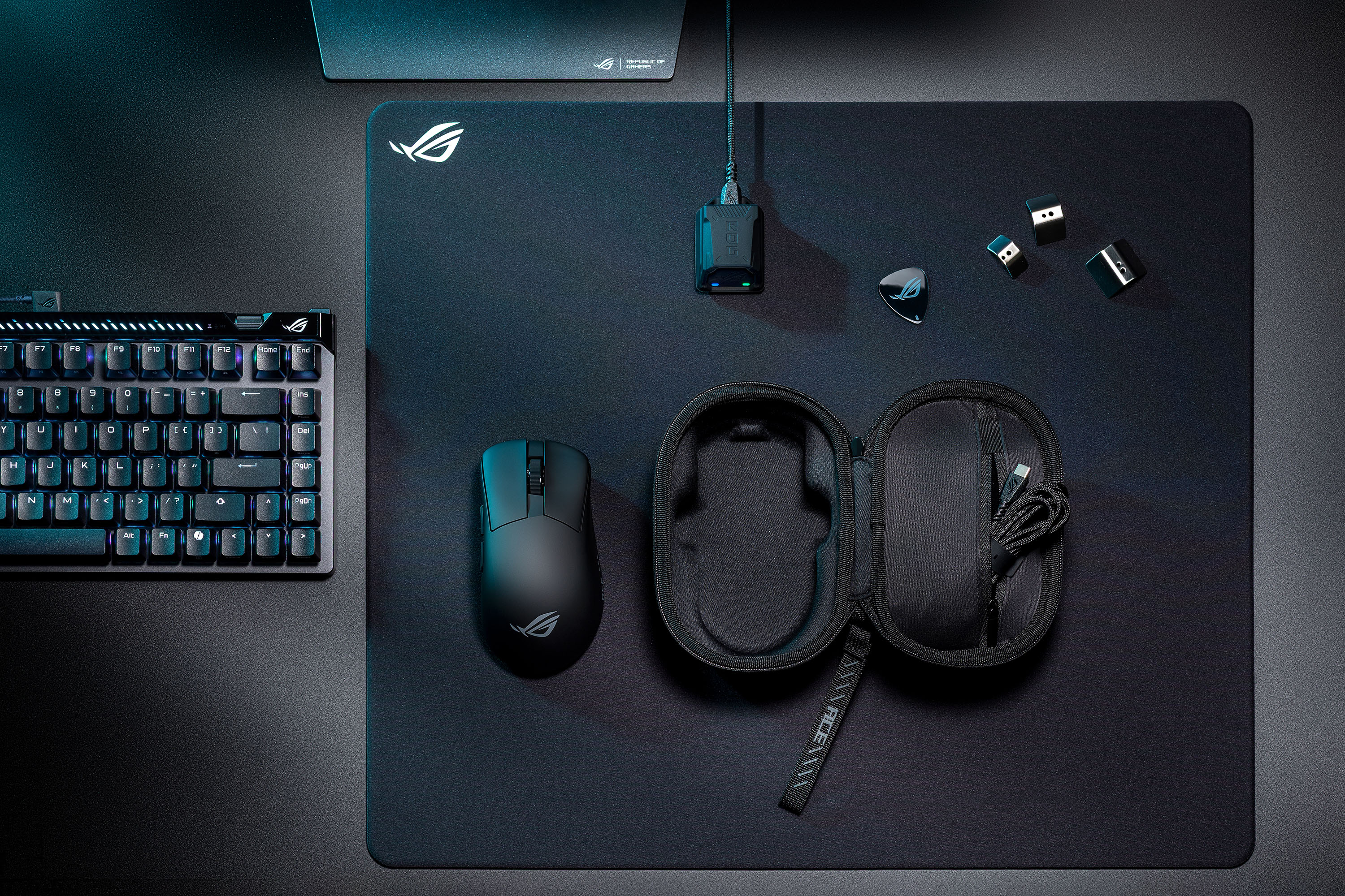 rog_gladius_iv_ace_and_its_carry_case__opening_pick__and_weights_for_customization