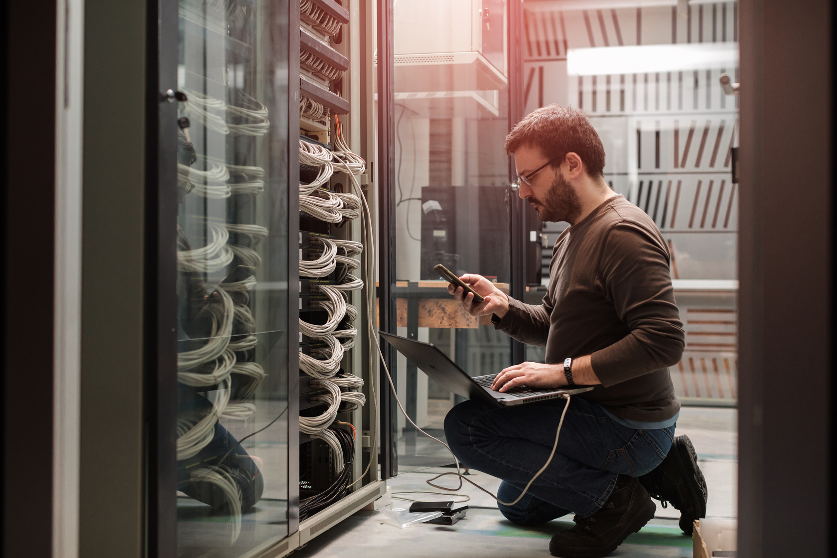 Dincolo de backup: cum gestionează funcțiile avansate de control UPS de la Vertiv fluctuațiile de putere generate de AI